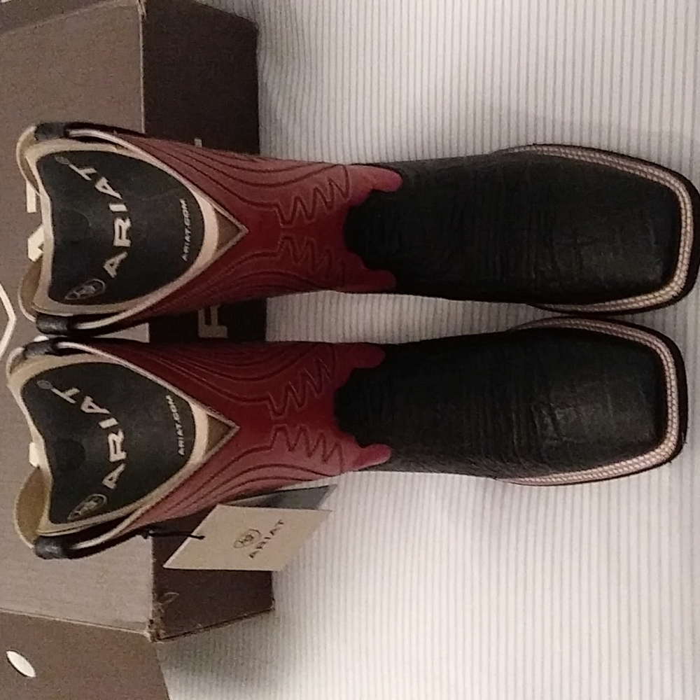 Men's size 9 D cowboy boots style, Circuit Heard Boss color red and black.